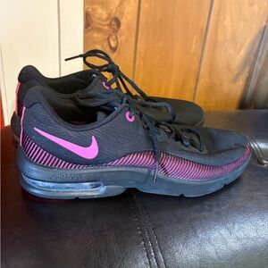Nike Women’s Black & Hot Pink Air Max Athletic Sneakers